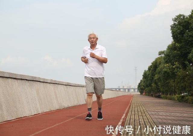 降低|走路是长寿的“良药”?权威发言:每天7000步,死亡风险或降七成