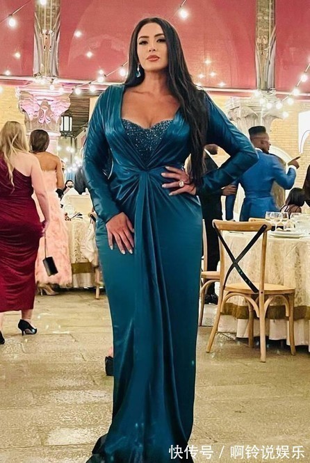 瓦妮莎|性感亮相，和男子貼臉拍照，科比妻子瓦妮莎為何不避嫌避免爭(zhēng)議