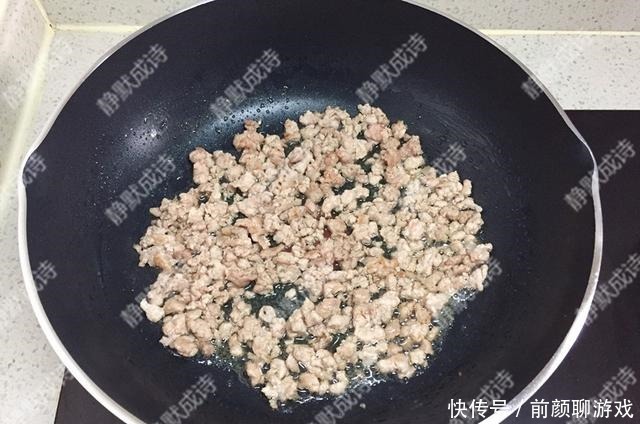 宅在家,我隔三差五做此菜,下饭又过瘾,还不长肉,做法超简单