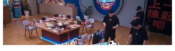 火鍋|王一博笑到不能停，喜獲一波王炸新杯子，香菜依舊是最愛