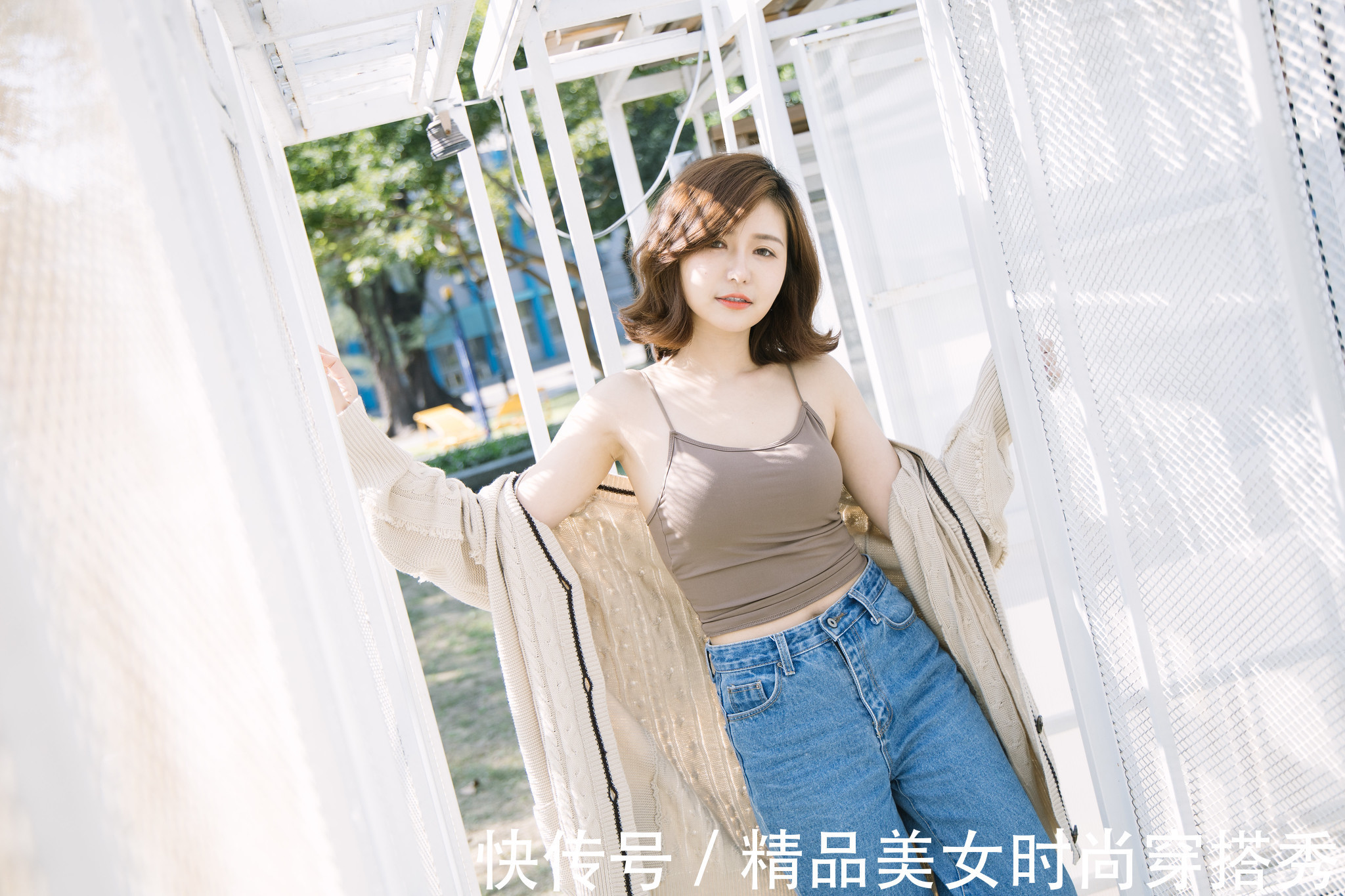 穿搭|街拍:休闲又时尚的穿搭,简约又潮范十足