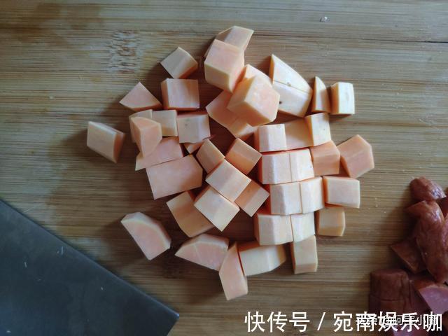 黄瓜|家里做菜剩余的边角料，利用好，转身成为简单好吃美味的炒四丁