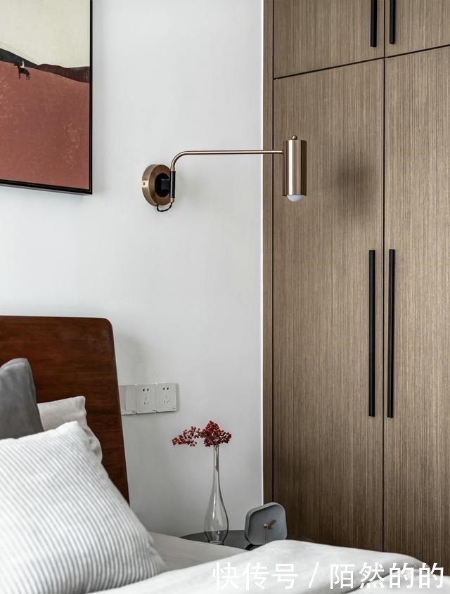 收纳|越来越多人放弃电视墙,学他家打一排柜子,美观实用两不误!聪明!