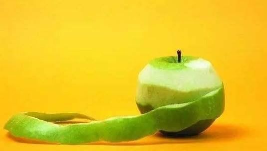 万物|万物皆可削皮忍了鸡蛋,忍了榴莲,看到最后直接献上“膝盖”