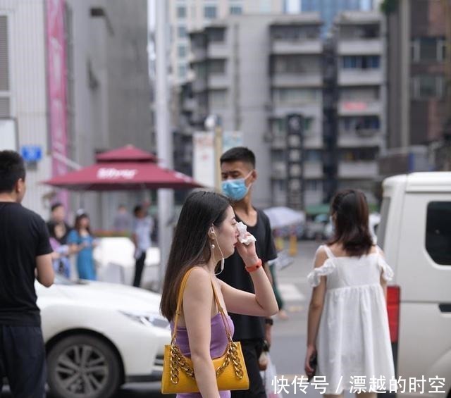 紫藤极简吊带包臀裙,清凉时尚,彰显优雅魅力