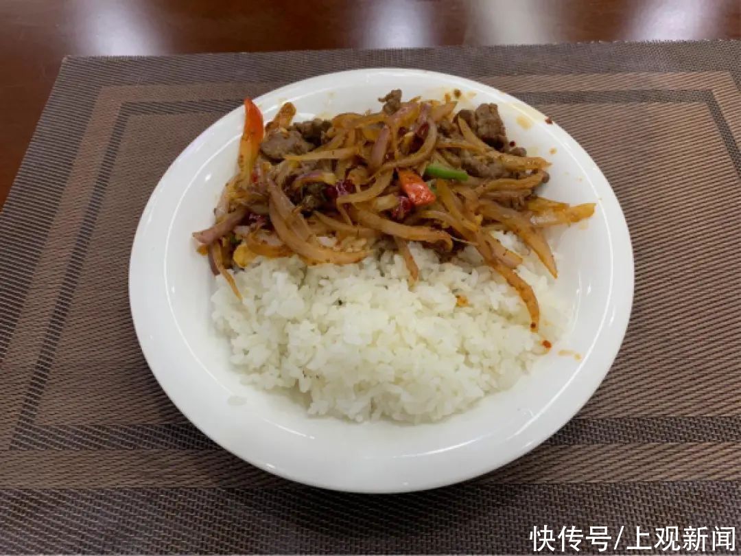 东东带你打卡东航食堂，有没有馋哭呢？