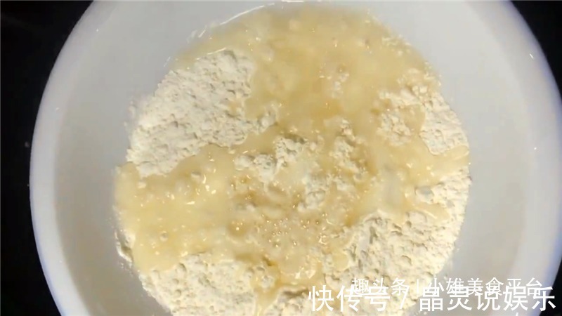 饺子皮别再包饺子了,教你做一道养胃的早餐,老公给100个赞