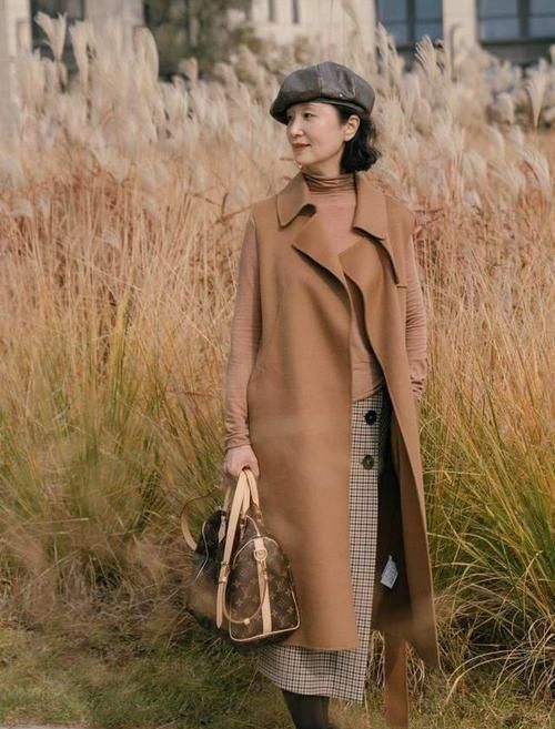 ?中年女性如何把“大衣”穿洋气？学三木妈这样穿，年轻显高级