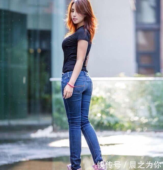 美女 -紧身牛仔裤美女,彰显出魅力气质,尽显迷人的性感身材