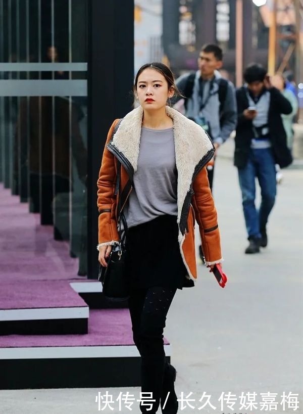 美女|街拍:腿长两米的高筒靴美女