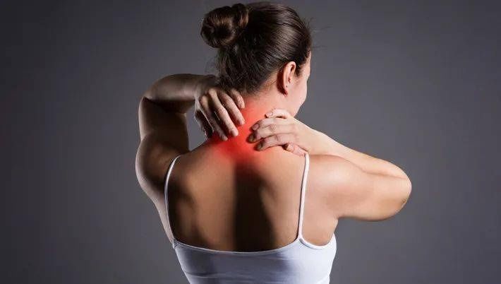 颈部|指尖麻木非小事，谨防患上颈椎病