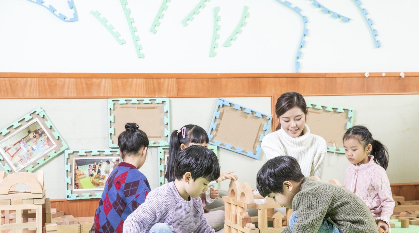 要点|冬季孩子上幼儿园如何穿衣?穿得厚不是标准,还要考虑孩子的特点