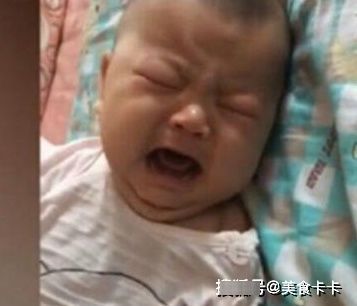 调皮|宝宝半夜不睡觉调皮,妈妈刚说揍他,接下来宝宝的反应宝妈意外