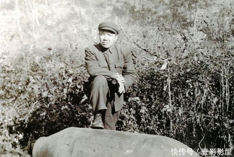 爆炸|美军炸弹突降志愿军军部,却未爆炸,军政委与500公斤哑弹合影