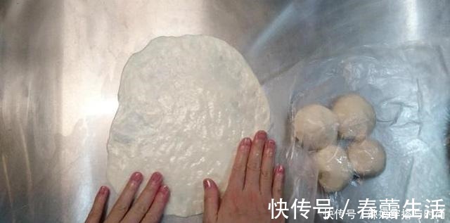 早餐别太抠门,孩子连吃这饼3天都不腻,北方朋友看着就有食欲