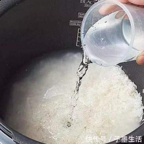 晓峰|焖米饭：不要直接下锅焖！牢记2诀窍3步骤，米饭粒粒分明还香软