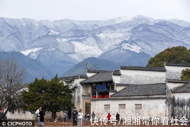 安徽省|安徽黄山:雪山映古村