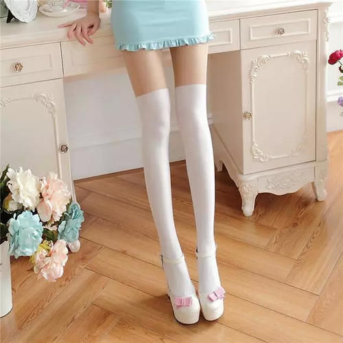 穿条不一样的丝袜，做个不一样的青春美少女