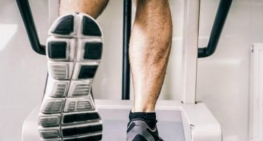 跑步鞋 曾经跟阿迪耐克“齐名”,如今没落到被各国拒收,很意外