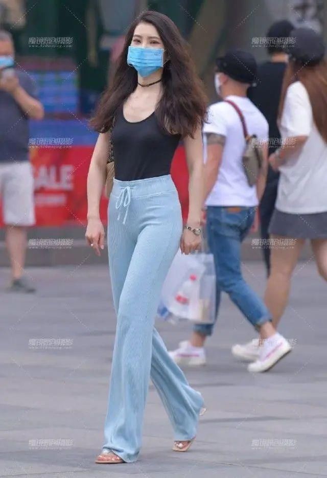 裤子|小姐姐一件吊带背心,走在街上你最酷