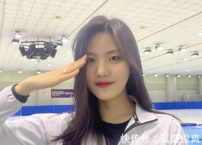 北京冬奥会|超级新人爱敬礼!21岁的短道速滑美女颜值高,想在北京拿冠军!