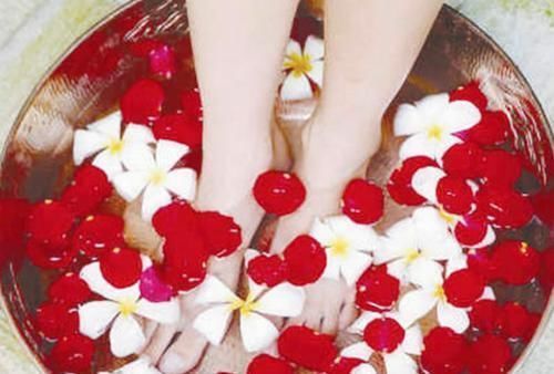 再犯|“人泡三脚,命比纸薄”,泡脚的3大“铁禁忌”,千万别再犯