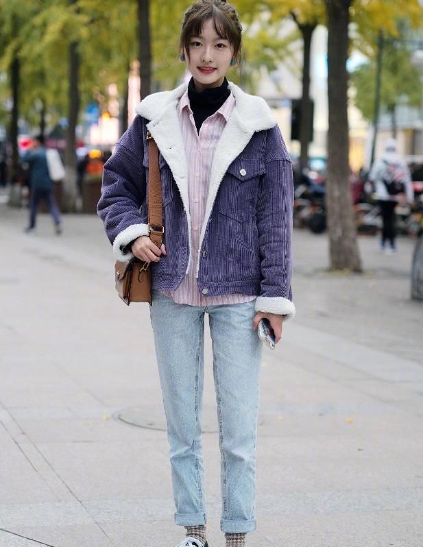 元气满满|身材高挑的小姐姐,穿搭出别样的风格,显得特别青春洋溢