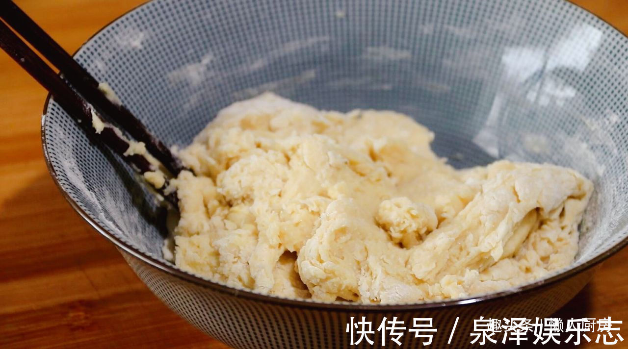 过年吃的茶食不用买,自己在家做,半斤面粉能做好多,又香又脆