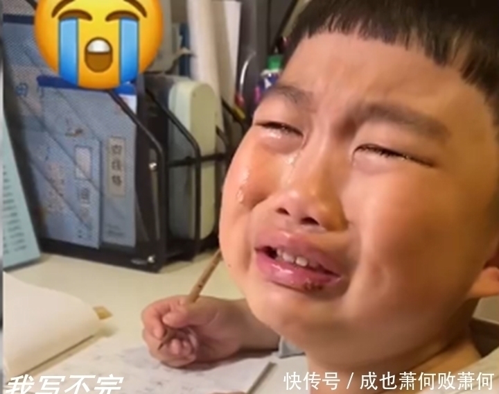 爸爸|“别让爸爸揍我行吗?”男孩未写完作业,哭着求妈妈先打