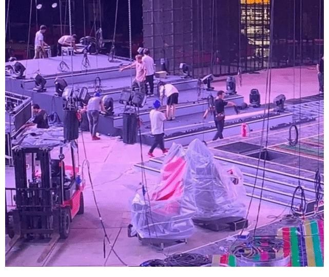 好声音|《好声音2021》导师临时换人，那英接替刘欢出席，终究还是逃不过