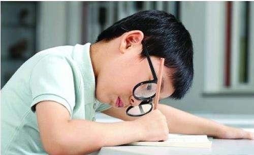 激光治疗|十年前用激光治近视的人,现在眼睛状态如何?结果令人唏嘘