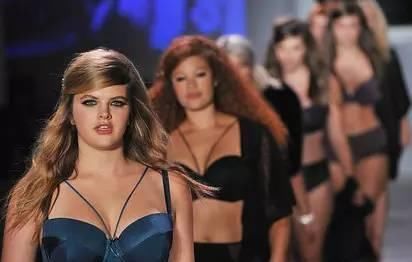 竞技|47岁健美巨匠,臂围高达61厘米,与卡特罗尼同台竞技不分伯仲