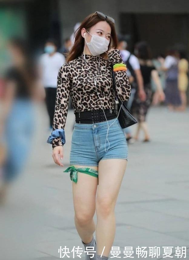 气质|独具个性的瑜伽裤装扮平添美丽气质，精致与优雅并存，曼妙动人