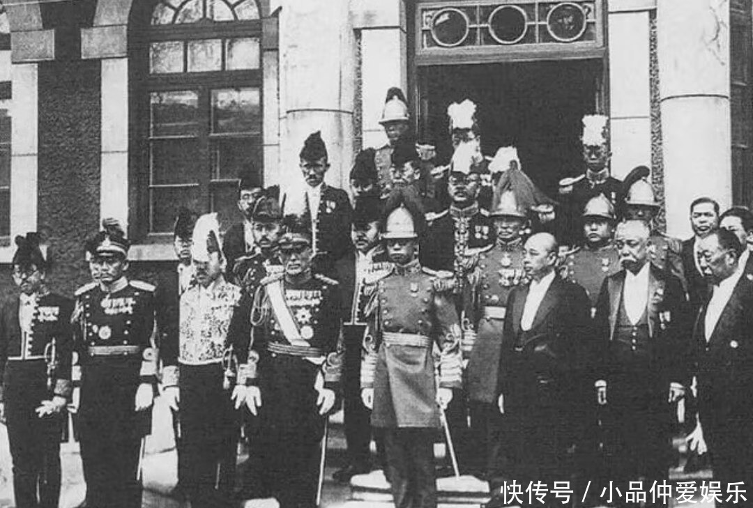 罕见|历史罕见照片，枪决的川岛芳子面目全非，图五张学良年轻时的偶像