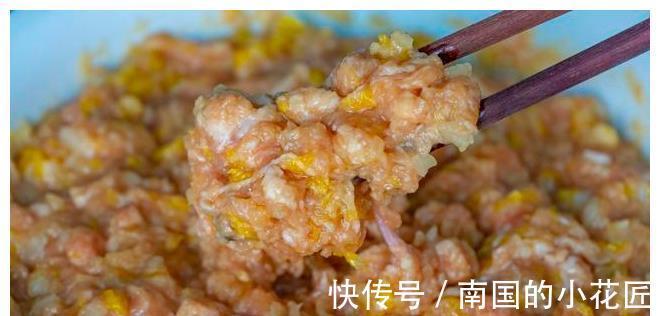 大葱|早餐包子好不好吃,调馅很关键,这种馅的包子连着7天吃不腻,香