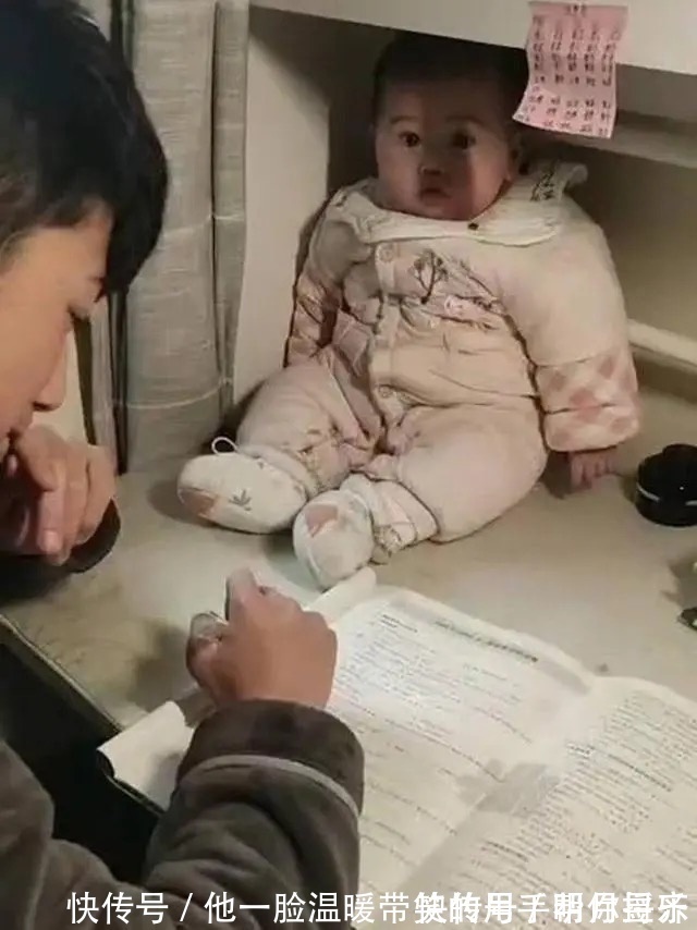 弟弟妹妹|哥哥写作业被干扰,无奈将捣乱妹妹“封印”在书桌上,网友:无情