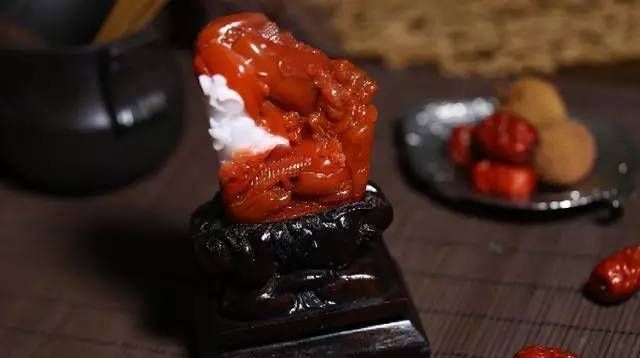 变色|南红为啥会变色?该怎么去保养?