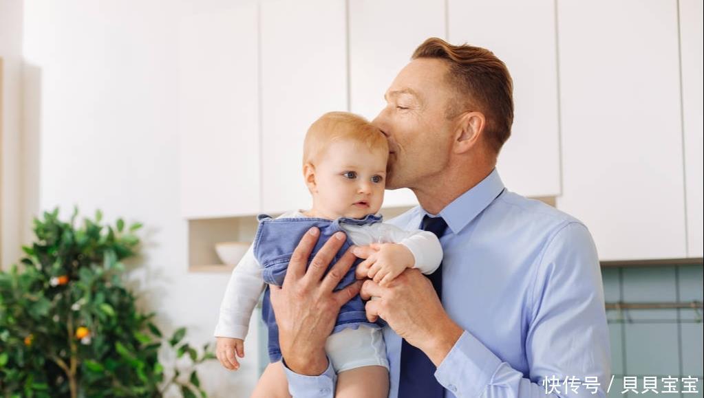 好处|宝宝从小“经常抱”和没人抱,长大后有差距,适当抱孩子好处多