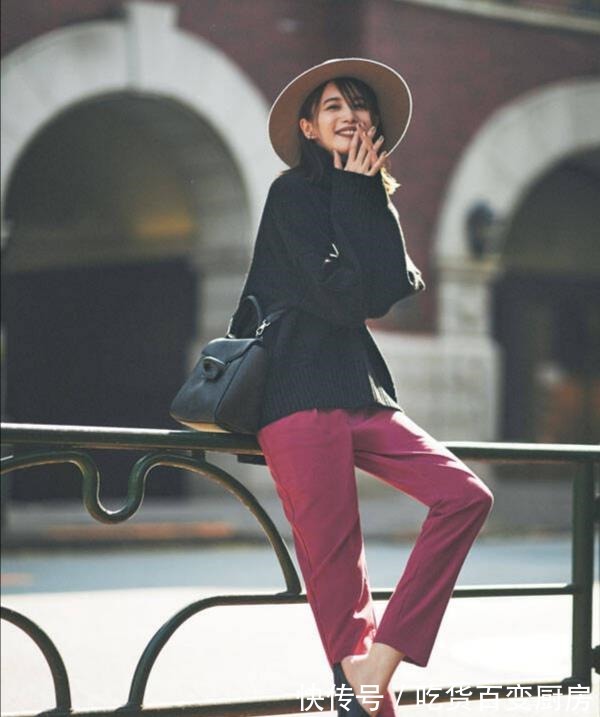 裤装 今年流行这样搭配黑色针织衫,四种穿搭法时髦有范儿,显瘦又得体!