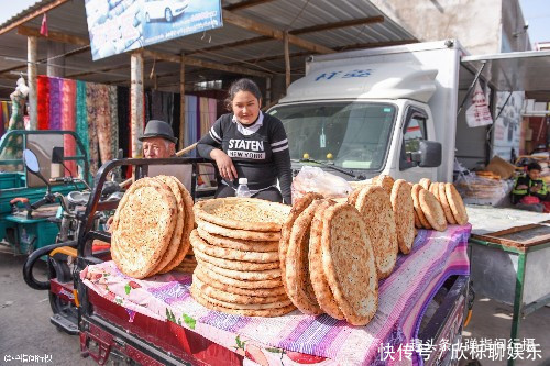 大巴扎|偶遇新疆周末集市，犹如撞进了“爱心食堂”，20元可以吃到扶墙