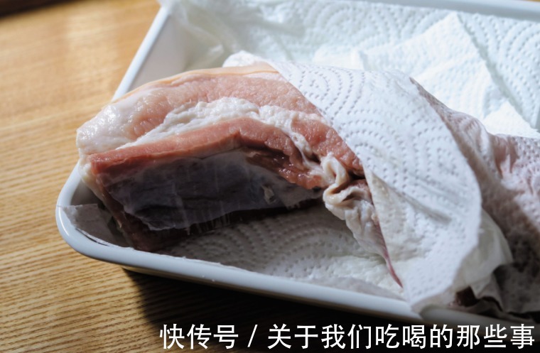 灌腊肠时猪肉洗不洗?很多人做错,难怪腊肠不嫩不香,还长霉变臭