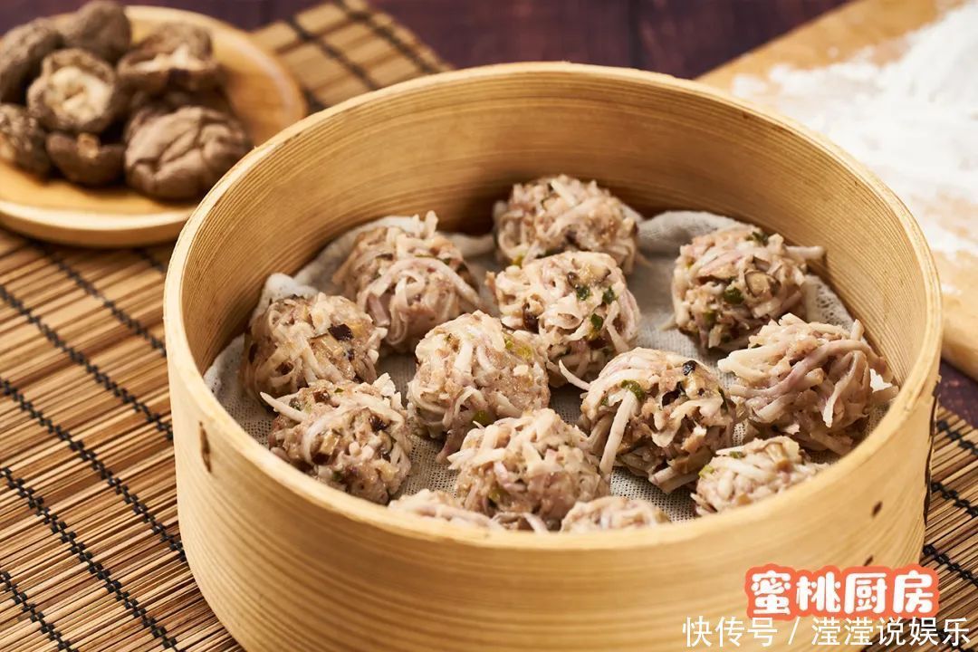 芋头换个蒸法,好吃10倍,一拌一蒸就搞定,超省心!