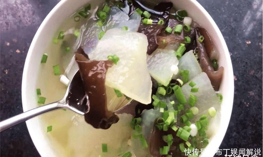 热腾腾|白萝卜和它是绝配,简单煮一煮,暖胃养胃,营养极高,现在吃正当时