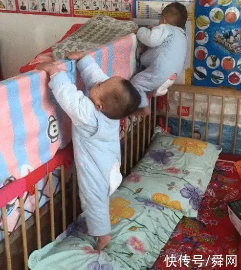 监控|回房后发现双胞胎在床上不见了，看了监控之后哭笑不得