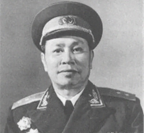 邱会作晚年定居西安,爱写主席诗词,部队的人仍称他为“老首长”