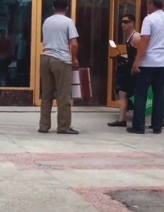 |搞笑GIF：太厉害了 这手速没个三年五载练不出来