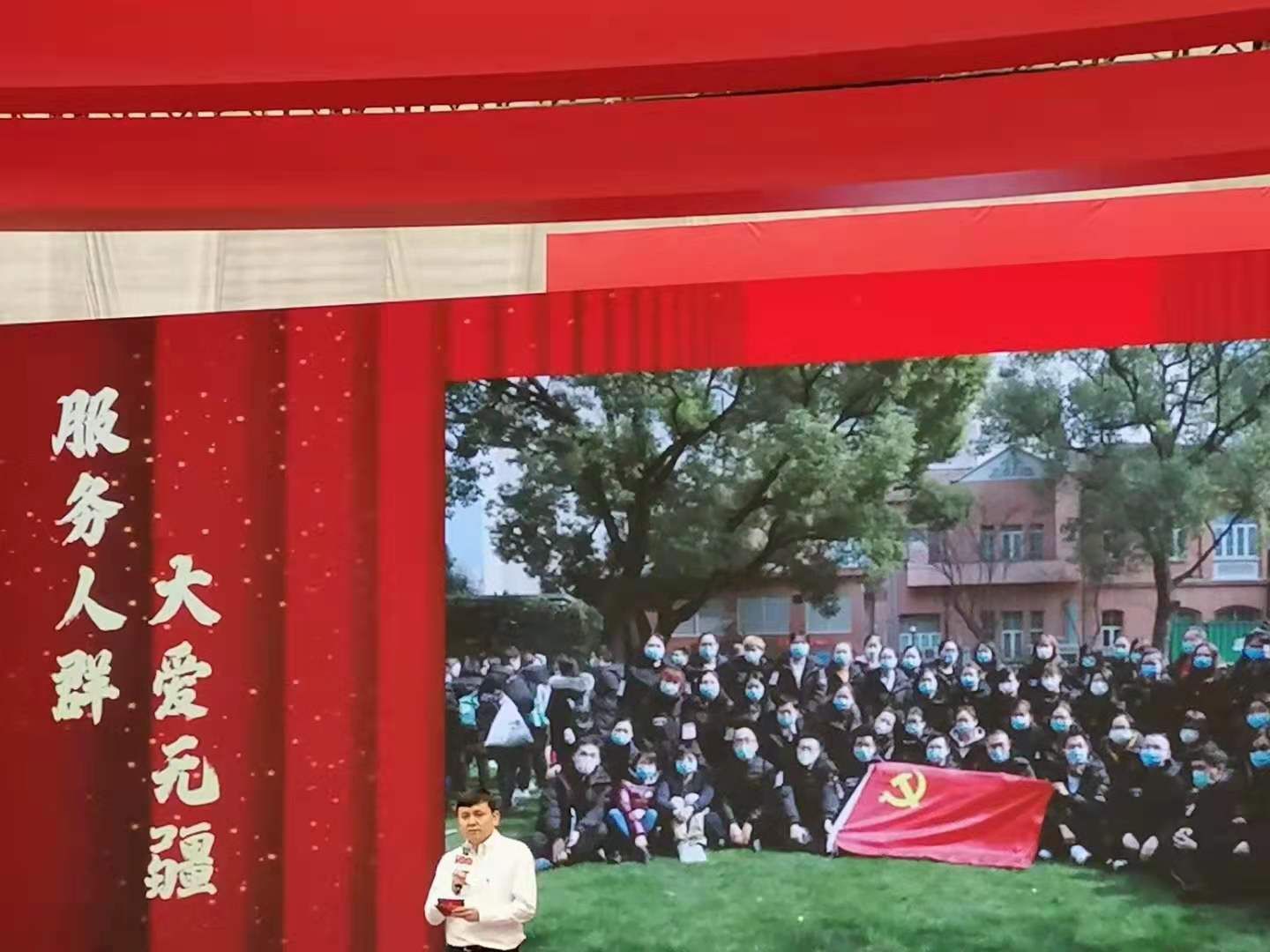 张文宏|在复旦大学这堂特殊党课上，张文宏与八旬院士、00后大学生共同讲述传承的故事