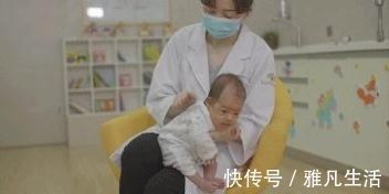 举动|剖腹产妈妈第一次看到宝宝，宝宝居然有这样的举动，真的太感动了