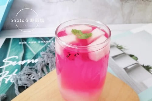 美女为了梦想远走异国他乡，却遭遇坏人绑架，被残忍对待