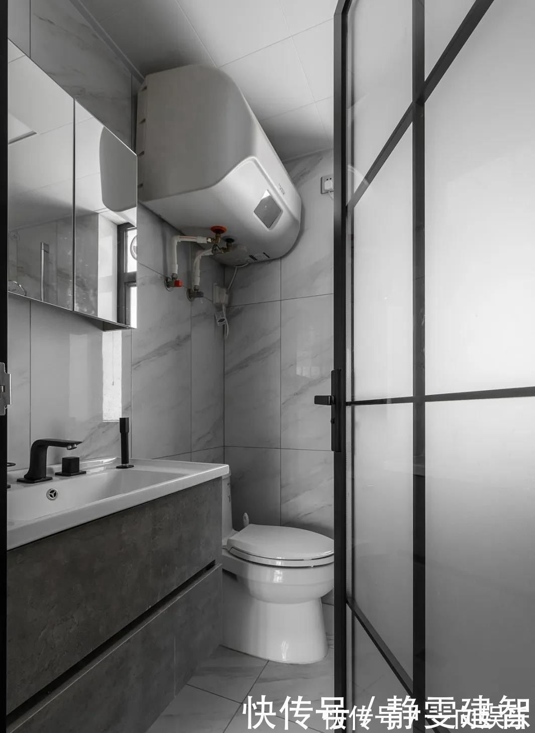 毛巾架|千万不要浪费你家卫生间5个位置!一个小设计,让空间利用率翻倍